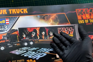 The perfect gift?! Revell 1:35 Tour Truck 3-Pack Rock Truck Review & Comparison