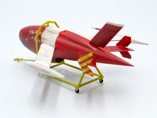 Збірна модель 1/48 безпілотник Q-2A (AQM-34B) Firebee з візком (1 літак та візок) ICM 48400