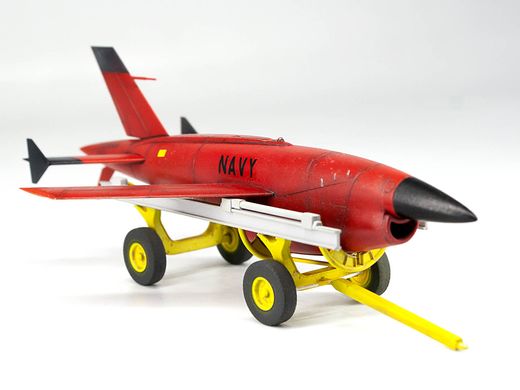Assembled model 1/48 Q-2C (ВQM-34А) Firebee drone with cart (1 plane and cart) ICM 48401