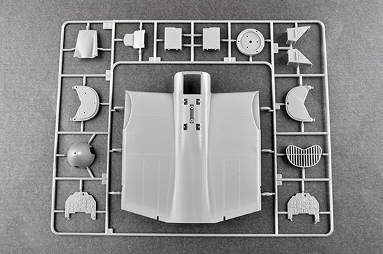 Сборная модель 1:24 немецкий пикирующий бомбардировщик Ju-87B-2 Trumpeter 02421