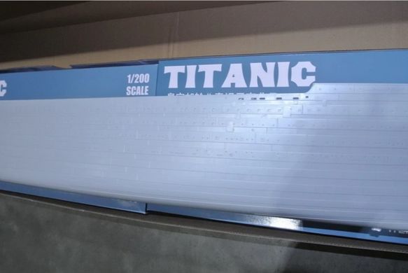 Prefab model 1/200 ship Titanic (with LED's) Trumpeter 03719