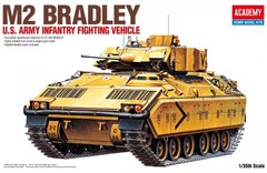 Assembled model 1/35 BMP M2 Bradley Academy 13237