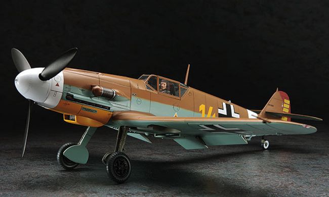 Assembled model 1/32 fighter Messerschmitt Bf109F-4 Trop Hasegawa 08881