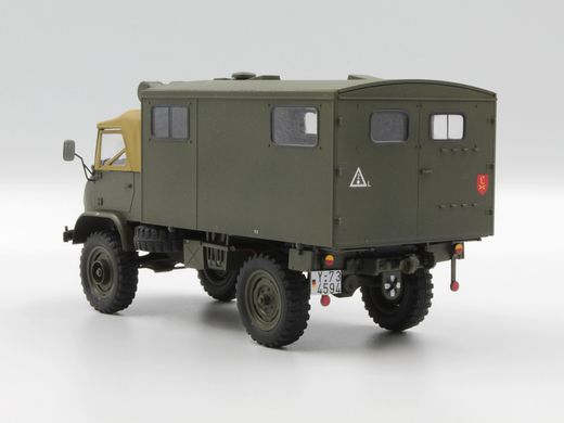 Збірна модель 1/35 Unimog S 404 з кузовом-фургоном, Німецький військовий автомобіль ICM 35136
