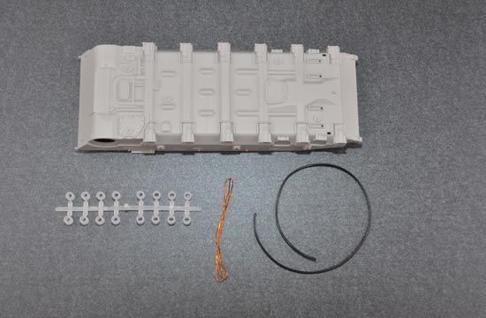 Сборная модель 1/35 основной боевой танк Т-90 с литой башней T-90 MBT - Cast Turret Trumpeter 05560