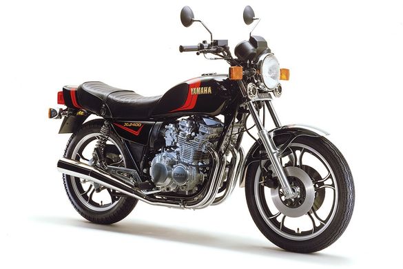 Сборная модель 1/12 мотоцикл Yamaha 4G0 XJ400'80 Aoshima 06367