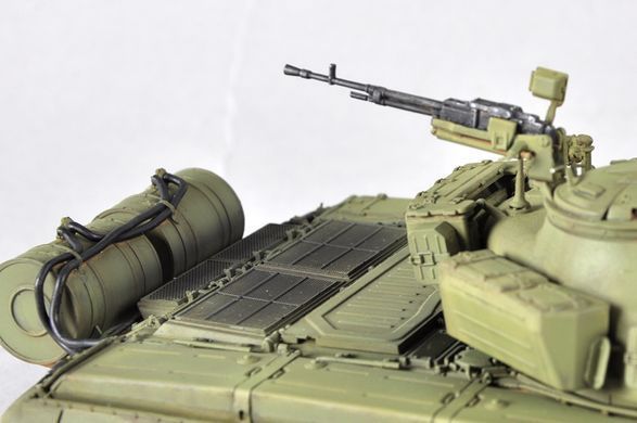 Сборная модель 1/35 основной боевой танк T-72M Trumpeter 09603