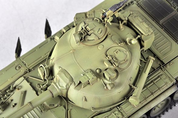 Сборная модель 1/35 основной боевой танк T-72M Trumpeter 09603