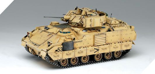 Збірна модель 1:35 бойова машина M2A2 Bradley OIF Academy 13205