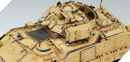 Збірна модель 1:35 бойова машина M2A2 Bradley OIF Academy 13205