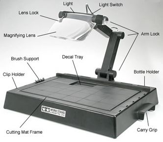 Робочий стенд для збирання та фарбування моделей з лінзою та лампою Tamiya 74064