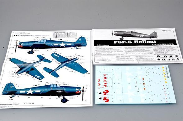 Assembled model 1:32 aircraft Grumman F6F-5 Hellcat Trumpeter 02257
