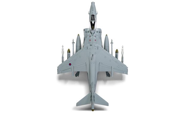 Prefab model 1/72 BAe Harrier GR.9 jet Airfix A55300A starter kit