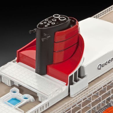 Revell 05231 1/700 passenger ship Queen Mary 2