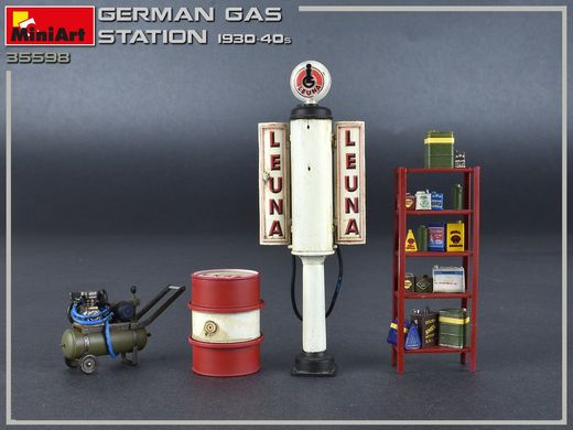 Збірна модель 1/35 для діорами німецька АЗС 1930-40-ті роки German Gas Station MiniArt 35598
