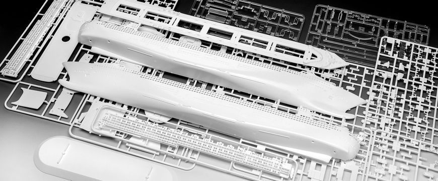 Revell 05231 1/700 passenger ship Queen Mary 2