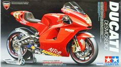 Збірна модель мотоцикла Ducati Desmosedici GP4 MotoGP 2004 Tamiya 14101 1:12