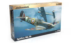 Сборная модель 1/48 самолета Spitfire Mk.IIb Profipack edition Eduard 82154