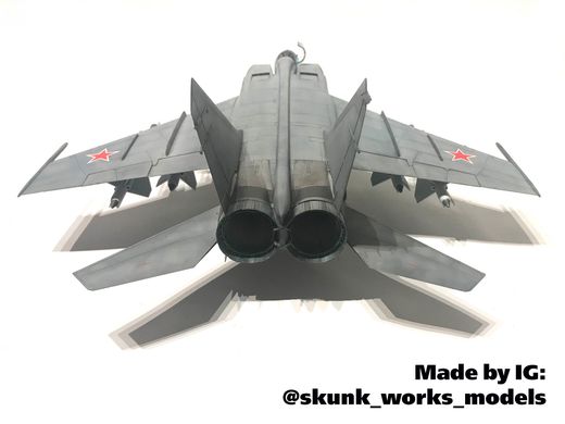 Збірна модель 1/48 літак МіГ-25 РД, Радянський винищувач-перехоплювач ICM 48903