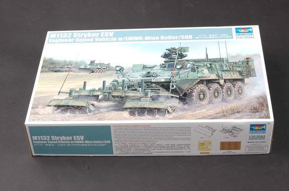 Сборная модель 1:35 инженерная машина M1132 Stryker с минным катком LWMR/SOB Trumpeter 01574