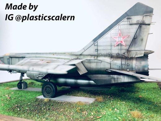 Збірна модель 1/48 літак МіГ-25 РБФ, Радянський літак розвідник ICM 48904