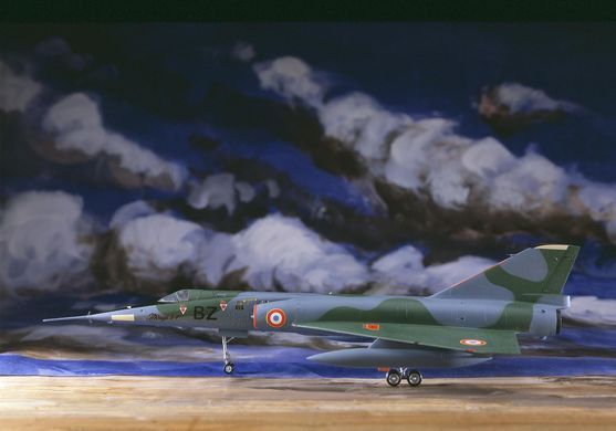 Сборная модель 1/48 французский бомбардировщик и самолет-разведчик Mirage IV P Heller 80493