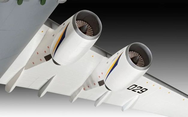 Сборная модель 1:144 самолет Антонов АН-124 Руслан Revell 03807