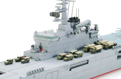 Збірна модель 1/700 Військовий оборонний корабель JDS LST-4002 Shimokita Tamiya 31006