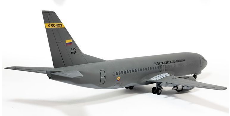 Сборная модель 1:144 самолет Boeing 737 'Colombian Air Force' Academy 12639