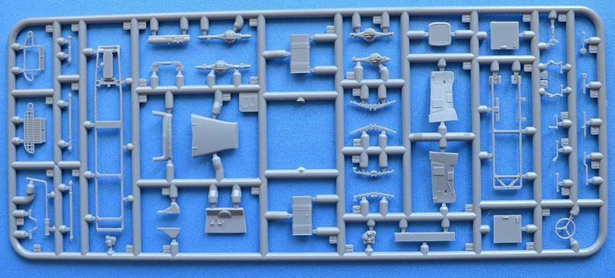 Збірна модель 1:72 вантажівка US G7106 1,5t 4x4 ACE 72600