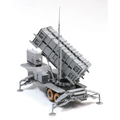 Assembled model 1/35 SAM MIM-104C Patriot Surface-to-Air Missile (SAM) System (PAC-2) Dragon 3604