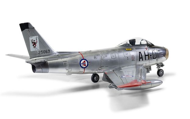 Збірна модель 1/48 літак North American F-86F-40 Sabre Airfix A08110