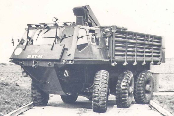 Сборная модель 1:72 британский тягач FV-623 Stalwart Mk.2 с гидрокраном ACE 72436