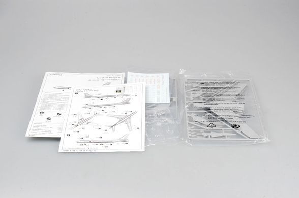 Сборная модель 1:144 средний бомбардировщик Ту-16К-26 Badger G Trumpeter 03907