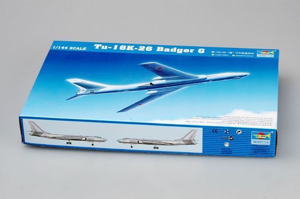 Сборная модель 1:144 средний бомбардировщик Ту-16К-26 Badger G Trumpeter 03907