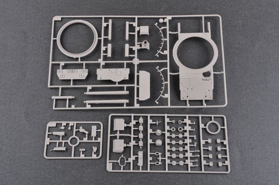 Збірна модель 1/35 танк Т-62 зразка 1975 року з розмінним плугом КМТ-6 Trumpeter 01550