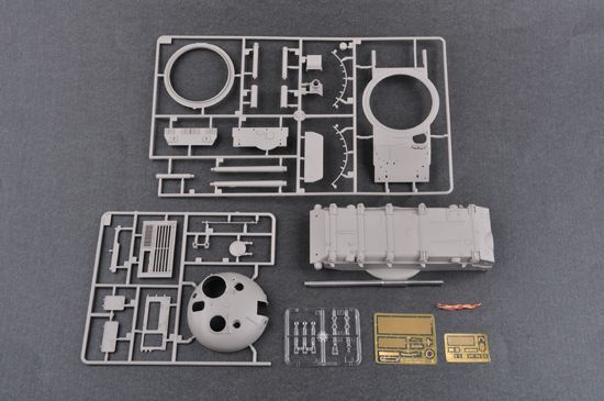 Збірна модель 1/35 танк Т-62 зразка 1975 року з розмінним плугом КМТ-6 Trumpeter 01550