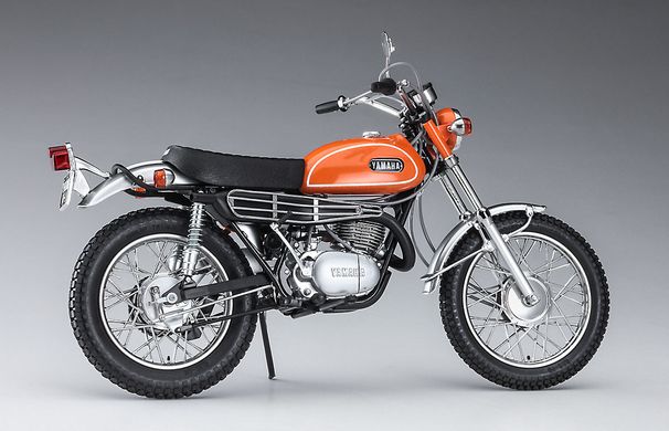 Сборная модель 1/10 мотоцикл Yamaha Enduro DT250 "Mandarin Orange" Hasegawa 52329