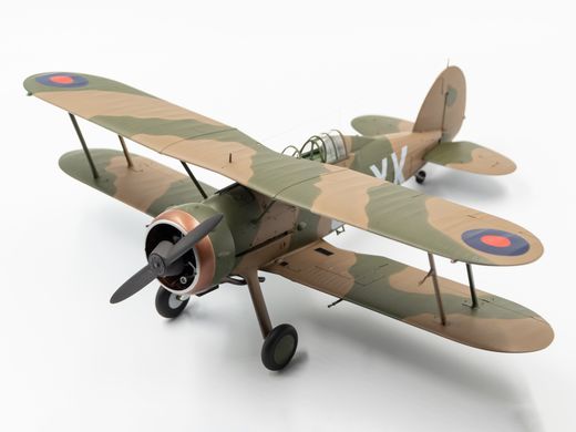Prefab model 1/32 Gloster Gladiator Mk.I aircraft with British pilots in tropical uniform ICM 32043