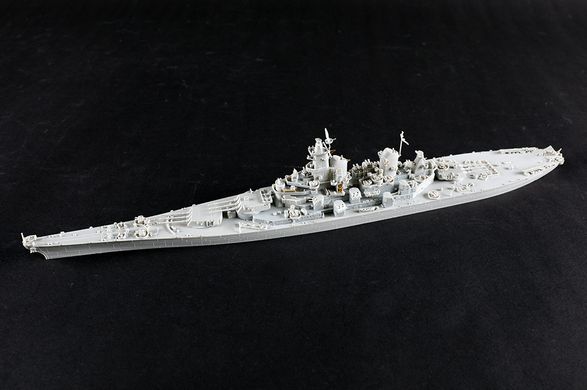 Сборная модель 1/700 американский линкор Айова USS Iowa BB-61 Trumpeter 06749