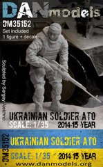 Фігура 1/35 український снайпер АТО 2014-15 р смоляна фігура + декаль з шевронами DАN Models 35152