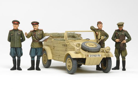 Фігури моделей WWII Russian Commanders & Staff Car Set (w / 4 figures) Tamiya 25153 1:35