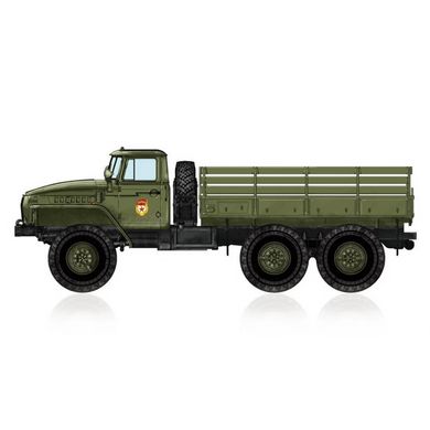 Сборная модель 1/72 грузовик УРАЛ -4320 Ural 4320 Truck HobbyBoss 82930
