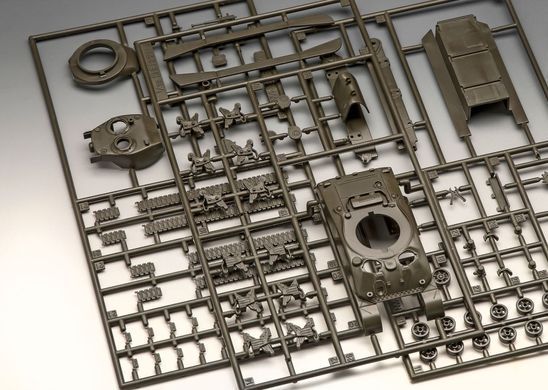Starter set 1:72 Sherman M4A1 tank Revell 63290