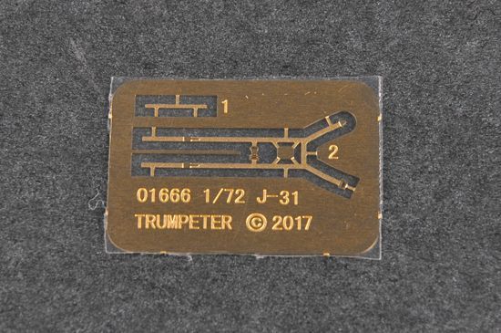 Assembly model 1:72 Shenyang J-31 Gyrfalcon (Airshow China 2014) Trumpeter 01666