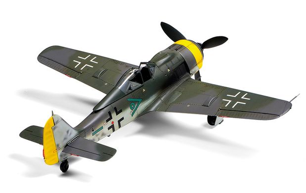 Сборная модель Самолета Focke-Wulf Fw190 F-8/9 'w/Bomb Loading Set' Tamiya 61104 1:48