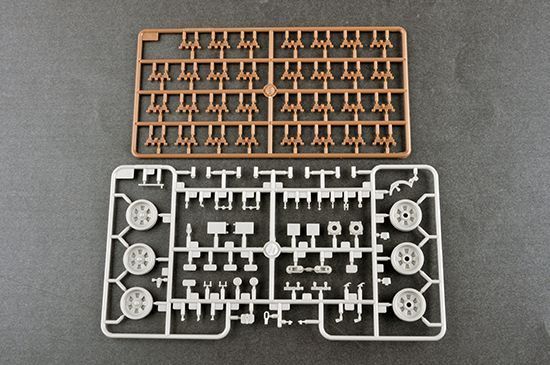 Збірна модель 1/35 броньована евакуаційна машина БРЕМ-1 Т-72 Trumpeter 09553