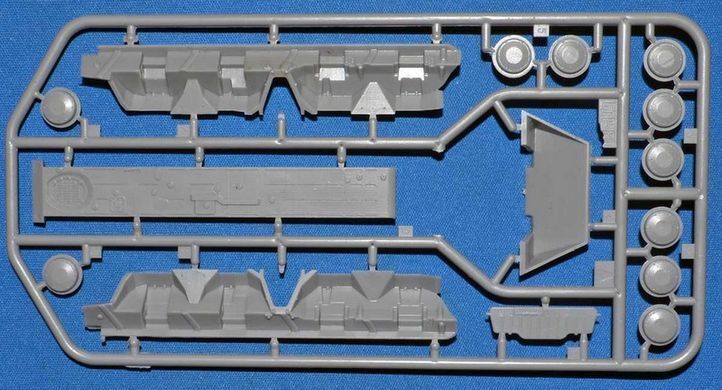 Сборная модель 1:72 бронетранспортера БТР-80 ранний ACE 72171