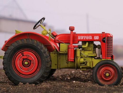 Сборная модель 1/48 трактор Zetor 25 Agricultural Version CMK 8062