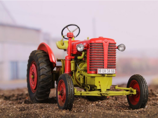 Assembled model 1/48 tractor Zetor 25 Agricultural Version CMK 8062